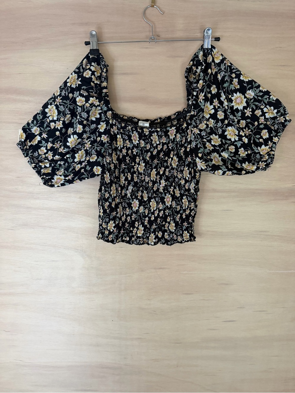 Gypsy Love Floral Smocked Puff Sleeve Crop Top - Black and Pink Size S